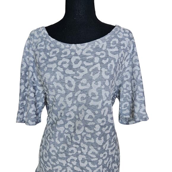 Ann Taylor LOFT Animal Print Short Sleeve Sheer Gray Knit Top Blouse Size Large - Picture 4 of 8